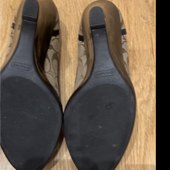 Coach Jacquard shoes. Beige 4” heel. - Picture 2 of 6